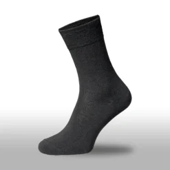 Svarta strumpor i Merinoull, exklusiva och snygga.