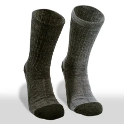 Path är vår nya hiking och outdoor strumpa stickad i recycled merinoull. Den har en sula i frotté och stretch i hålfoten och över vristen. Tunn ovansida med stickade ventilationskanaler.